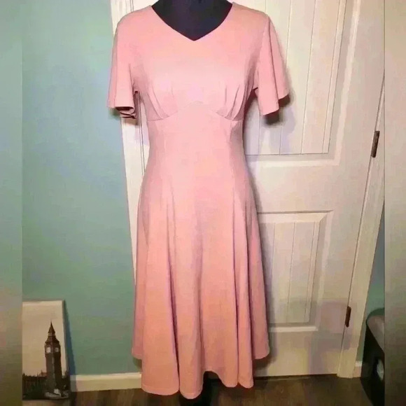 Dress tells pink fitted size medium - Picture 1 of 4